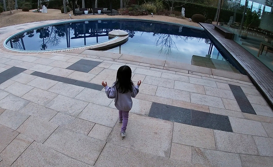 共有ですが、夏場はプールも使えるそうです