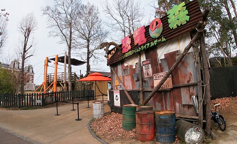 入口に入ってすぐ、巨大なティラノサウルスのいる「アドベンチャーパーク」