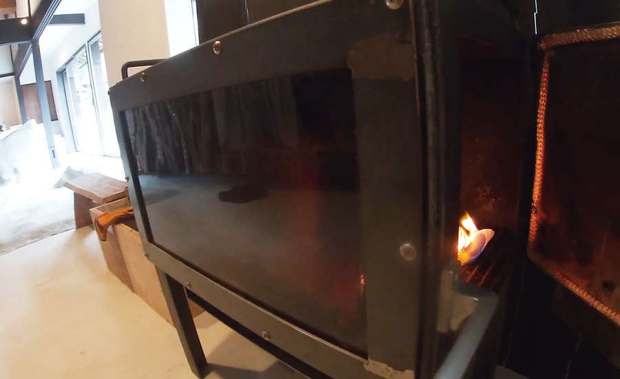 室内には薪ストーブもあり、雰囲気バツグン