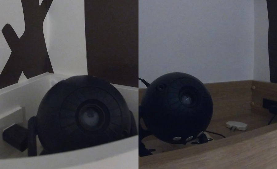 プラネタリウムのプロジェクターが壁の両サイドに用意されていて、客室の中でプラネタリウムの星空を見れるようになっていました