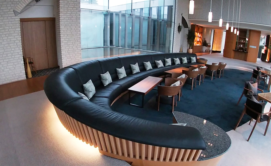 他のヴィラに宿泊してる方も使うので、朝食などはエントランスのテーブルで食べる感じでした