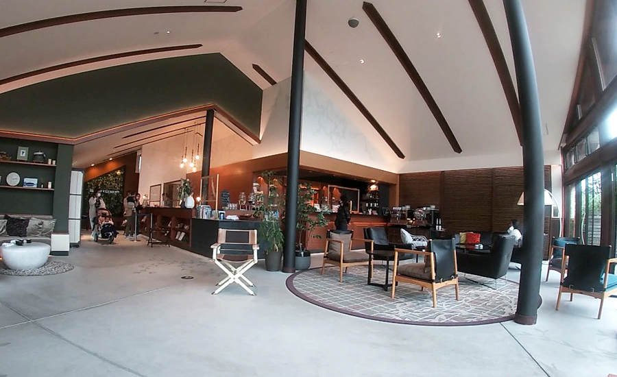 グランエレメント、フロント