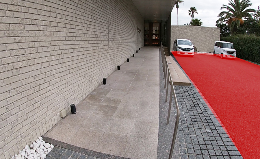 ほぼ1棟貸し切りなので、駐車場も6台ぐらい停めれます