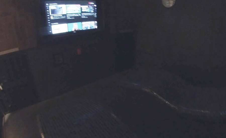 岩盤浴は大きなテレビも付いていて、YOUTUBEなども見ることができます