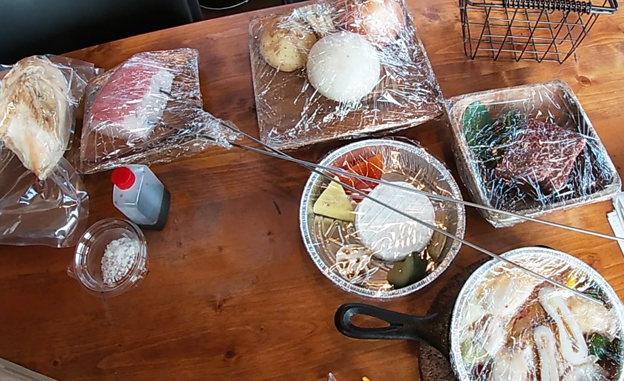 約9種類の料理があり、これで大人2人分ですが、かなりの量がありました1