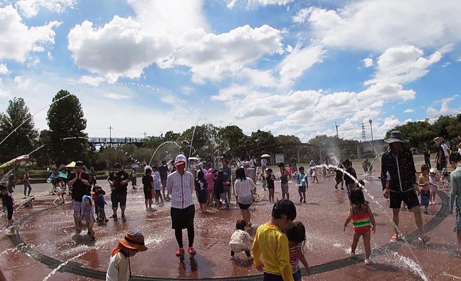 水圧と水量が凄すぎる中央広場の噴水2
