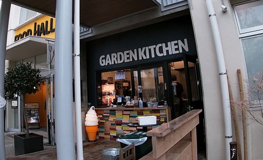 釣った魚は建物内のカフェで調理してもらえます