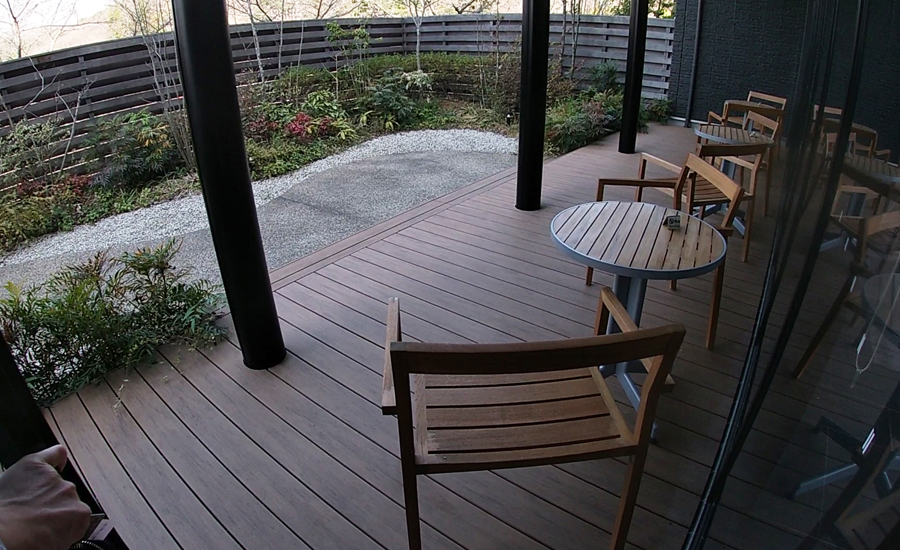 ちょっとした庭のあるテラス席も用意されていて自由に使うことが出来ます