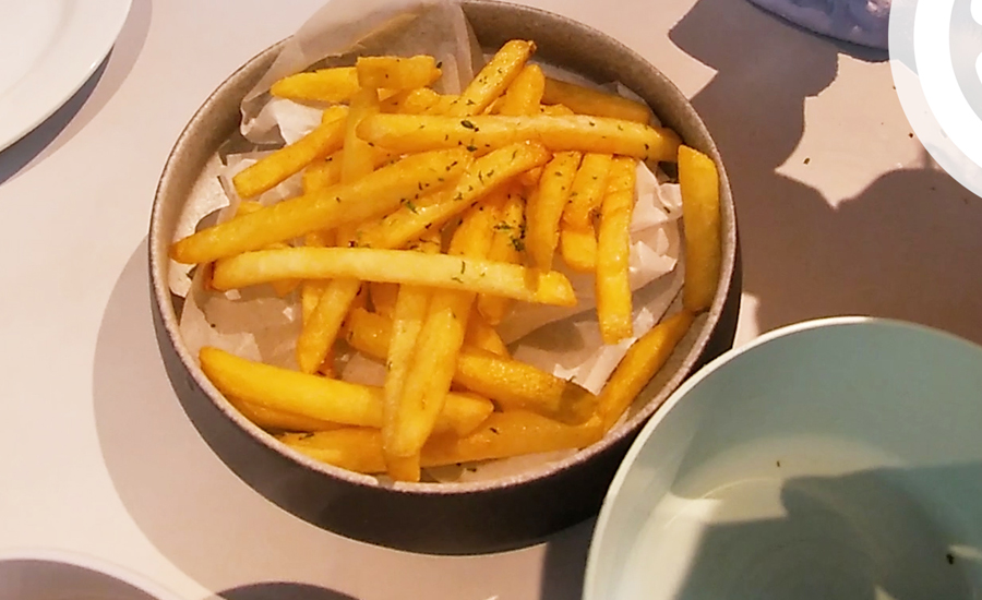 キッズメニューはポテトとパンビュッフェ、フリードリンクになっています