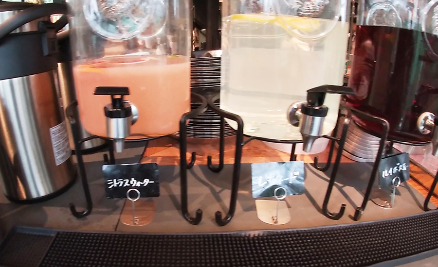 フリードリンクはレモネードなどになり