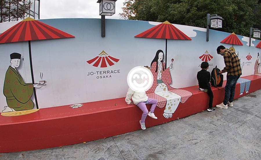 着物を着たお姫様が団子を食べているイラストが描かれたベンチ兼フォトスポットもありました