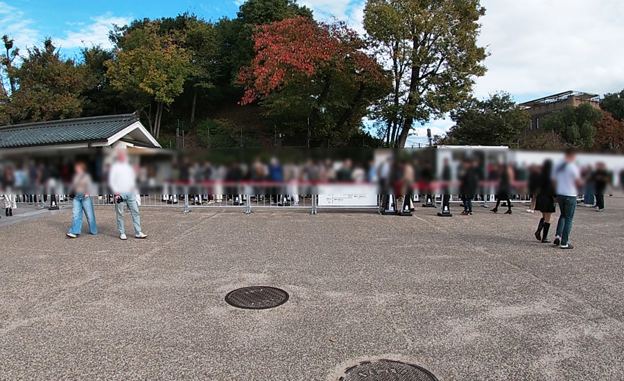 天守閣は海外の観光客の方に大人気で、入場待ちの長い列が出来ていました