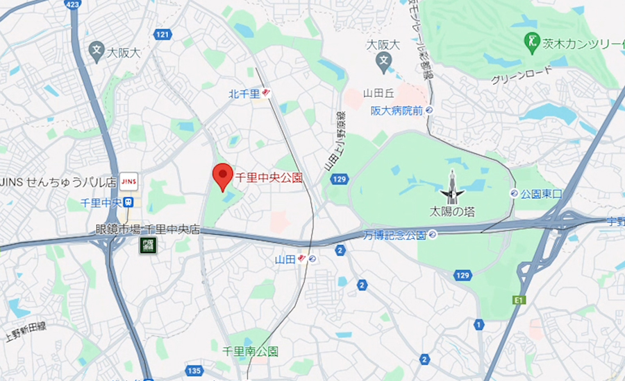 近くには万博公園もあります