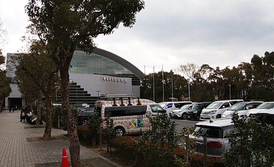 千里中央公園は大阪府豊中市の住宅地のそばにある市立体育館もあるような比較的大きな緑地公園です