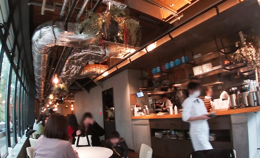 厨房が見える店内