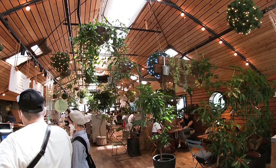 「ファーマーズキッチン」が併設されていて、ここが大人気です。