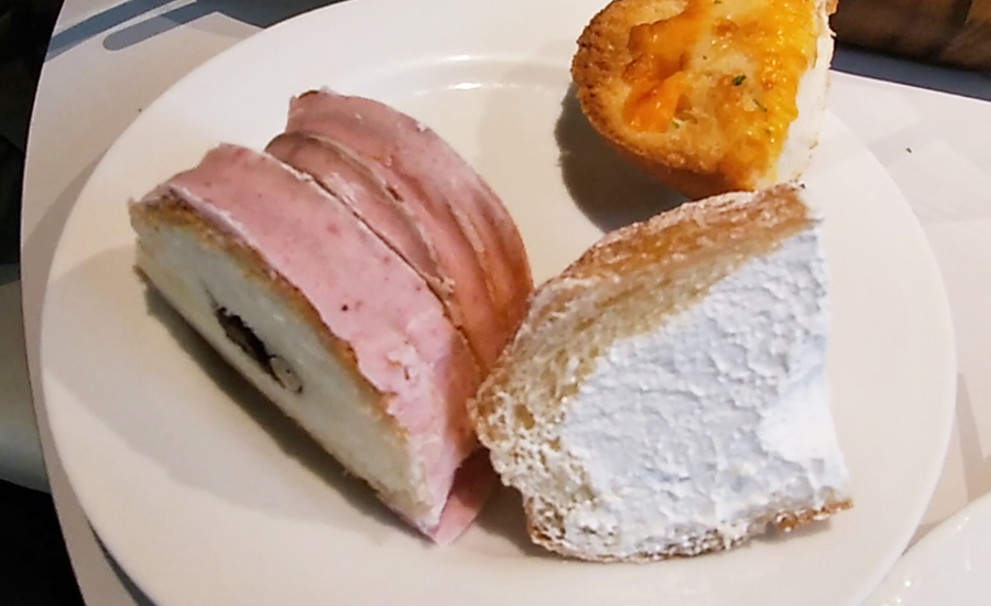 お菓子系のパンもあるので、デザートとしてチョコレートなどのパンを食べるのもいい感じです