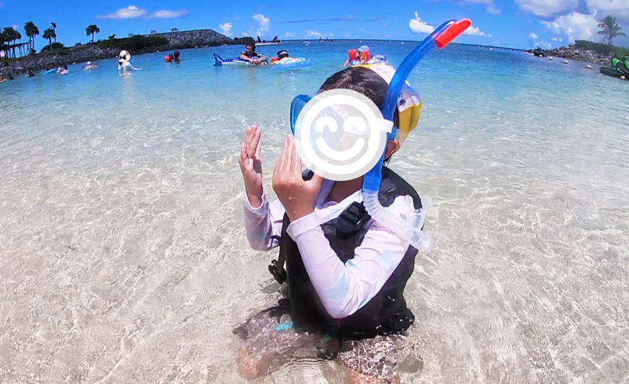 ビーチではシュノーケリングセット、ライフジャケットなども無料でレンタル可能2