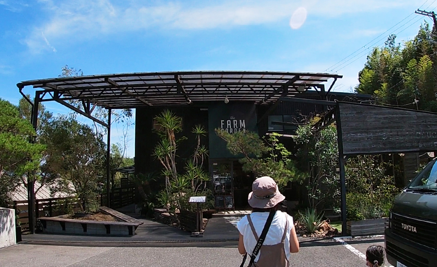 リラックスとナチュラルをテーマにしたユニバーサル園芸社が運営する施設です