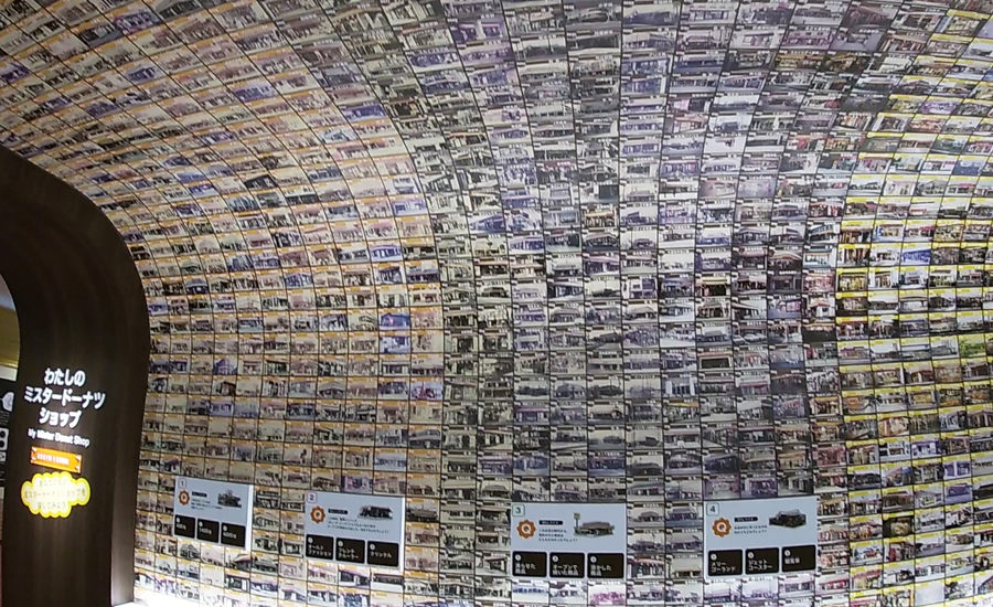 壁から天井まで展示された全国のミスドの店舗写真は圧巻です