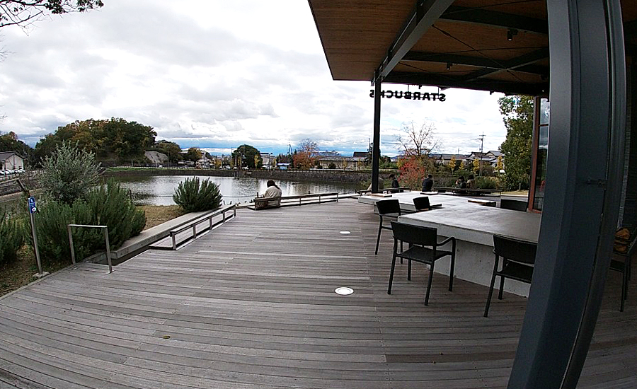 スターバックス奈良鴻池運動公園前店、屋外スペース1