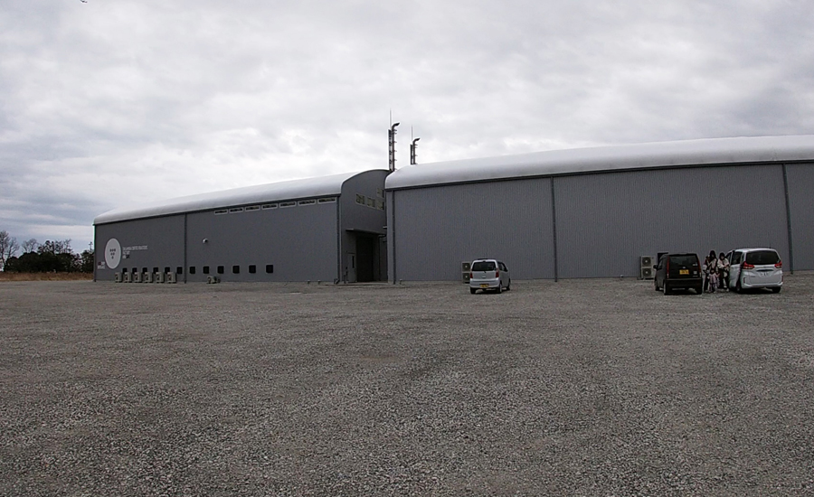 コーヒー工場が隣接されていて、駐車場もかなり広いです