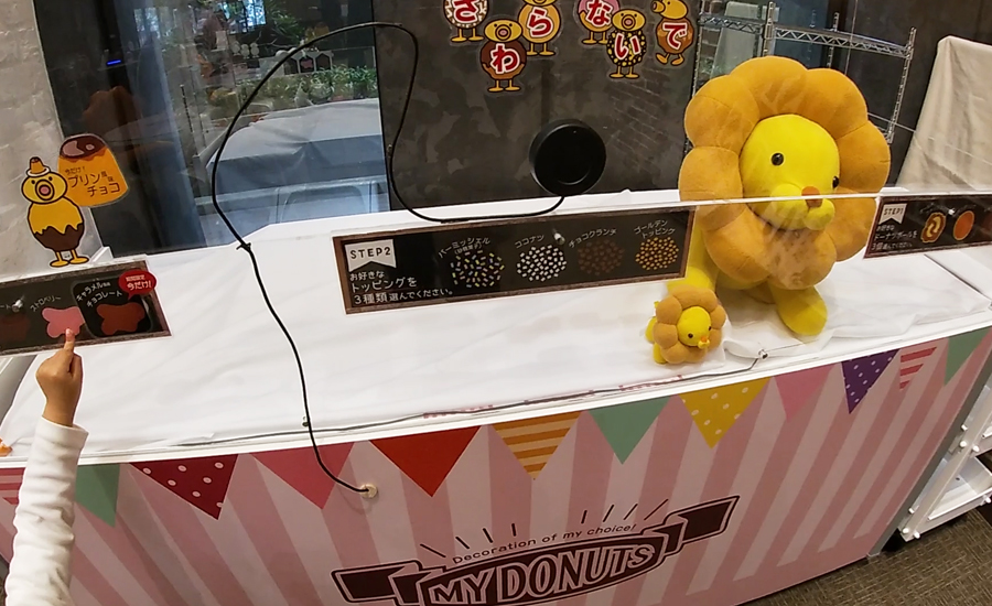 1Fエントランスには幼児も体験できるドーナツのデコレーションスペースがあります