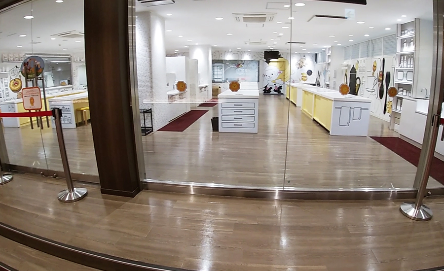 広々としたキッチンスペースではドーナツづくり体験が出来ます