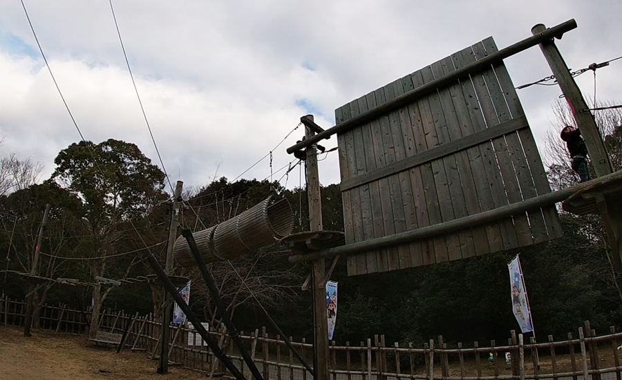クレヨンしんちゃんのエリアのメインは本格的なアスレチックです2