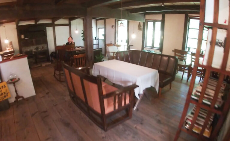 古いのが心地いい。ゆっくりできる空間。-768x469