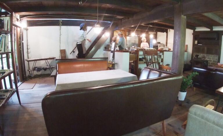 階段から2階にも客席があるみたいなので、今回はいけませんでしたが、そちらの席も気になります。-768x469