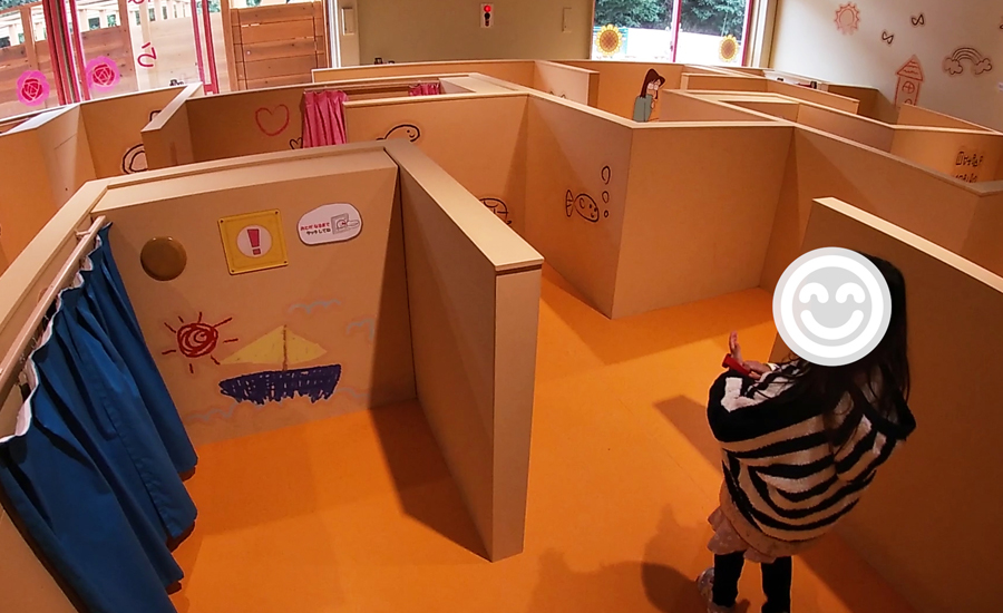 これは迷路の中に隠れたキャラクターを探しながら音のするバンドをかざしていく感じで幼児が楽しめる内容でした。