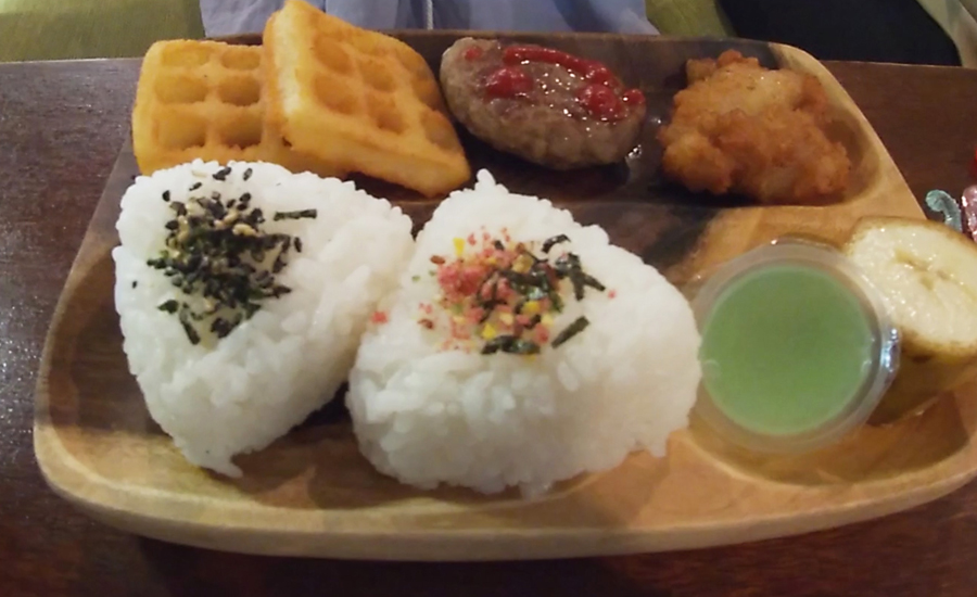 ワッフル型のポテトがかわいいお子様プレート