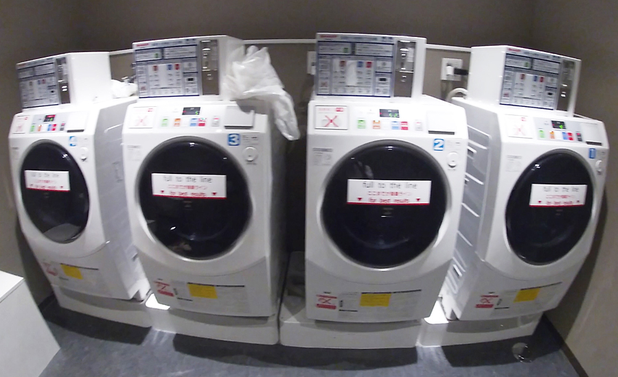 大浴場と同じフロアにコインランドリーもあります